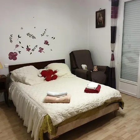 Chez Germaine Лурд